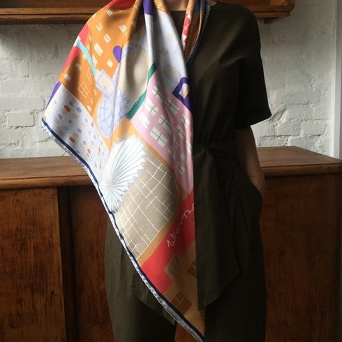 Woman's scarf with handrolled edges 100 cm